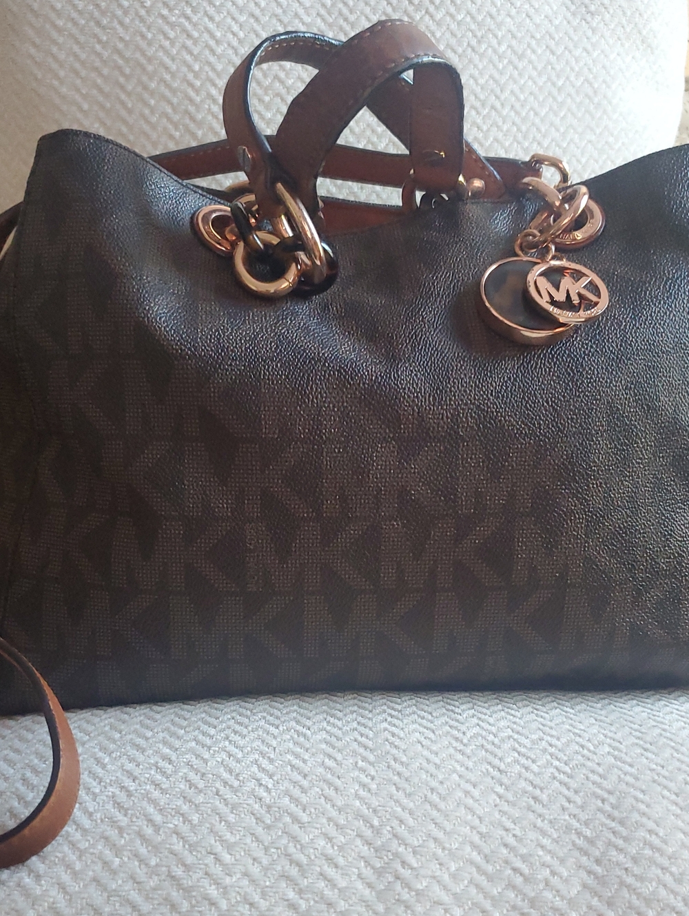 MICHEAL Micheal Kors Cynthia Medium Satchel